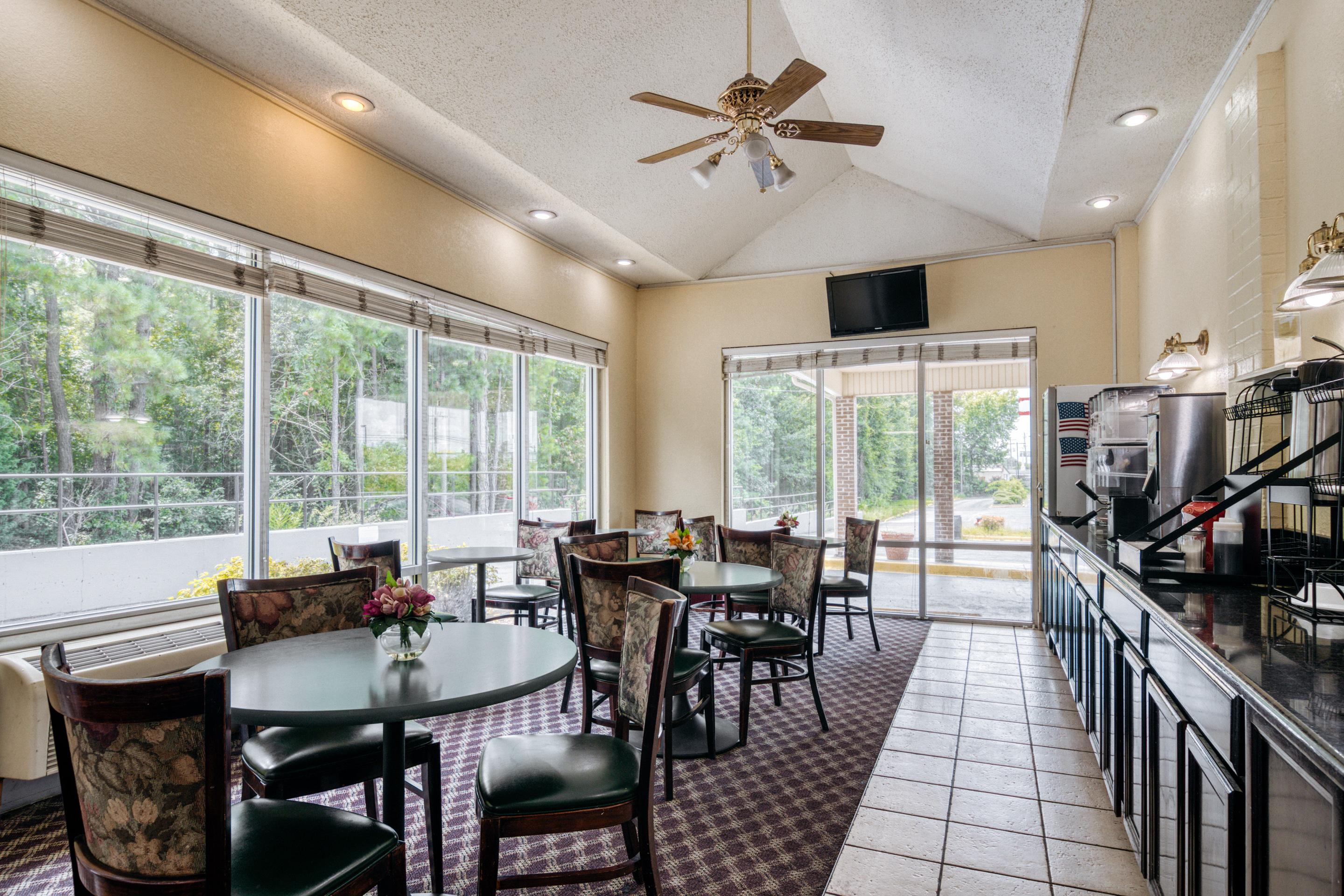Econo Lodge Inn And Suites Dentsville Экстерьер фото