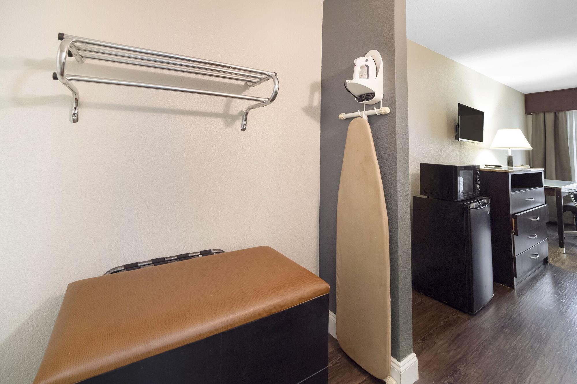 Econo Lodge Inn And Suites Dentsville Экстерьер фото