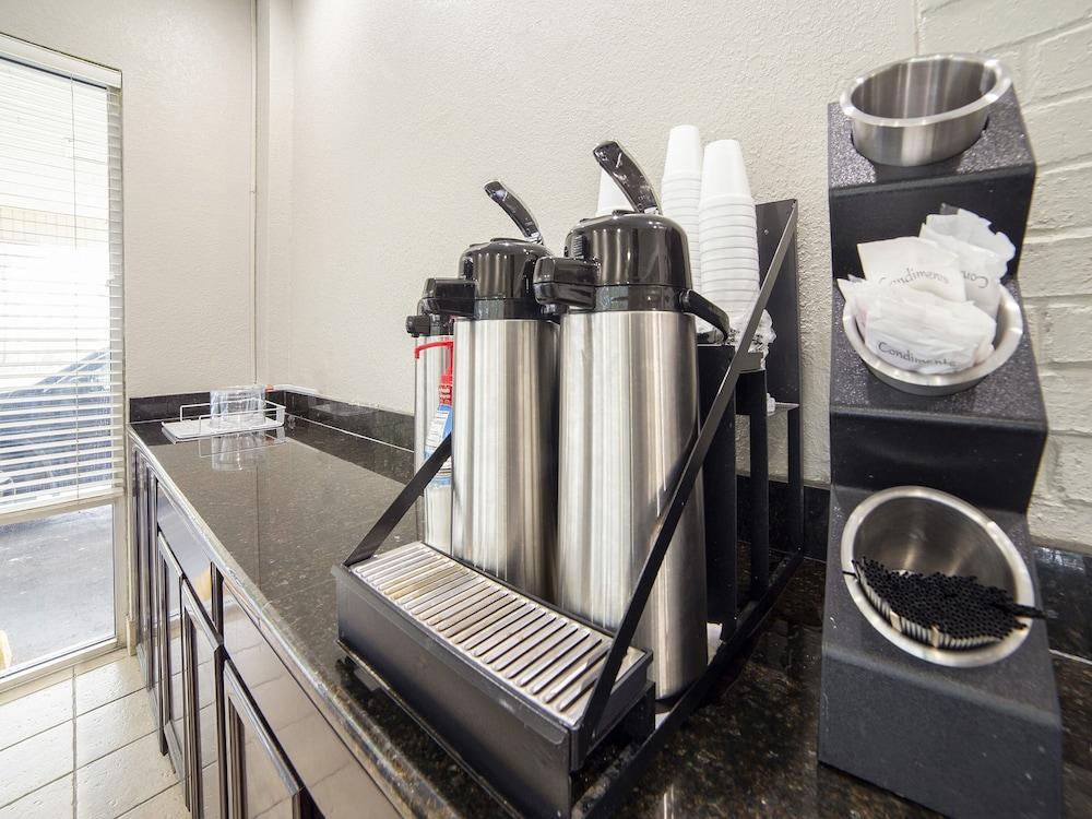 Econo Lodge Inn And Suites Dentsville Экстерьер фото